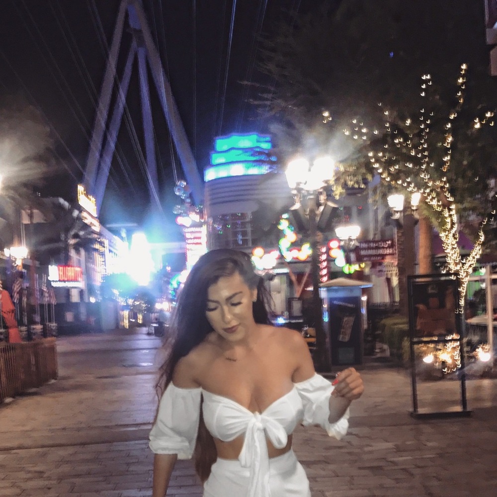 White tied crop top off the shoulder stretchy worn once